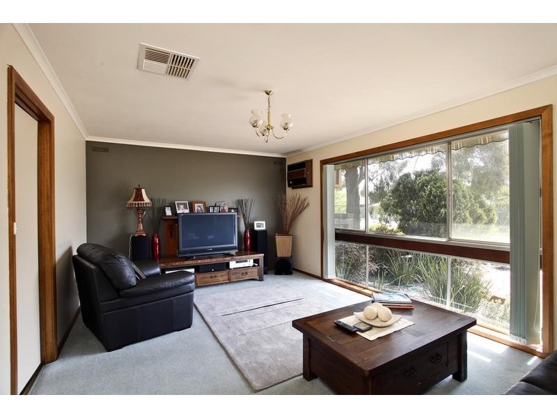 10 Cliff Avenue, Strathdale VIC 3550