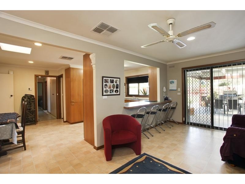 10 Cliff Avenue, Strathdale VIC 3550