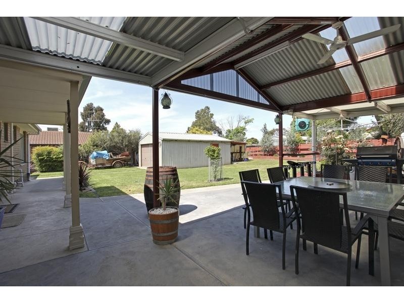 10 Cliff Avenue, Strathdale VIC 3550