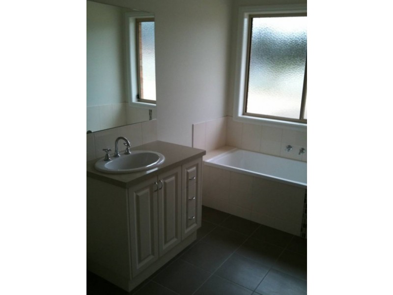 12 Elandra Drive, Epsom VIC 3551