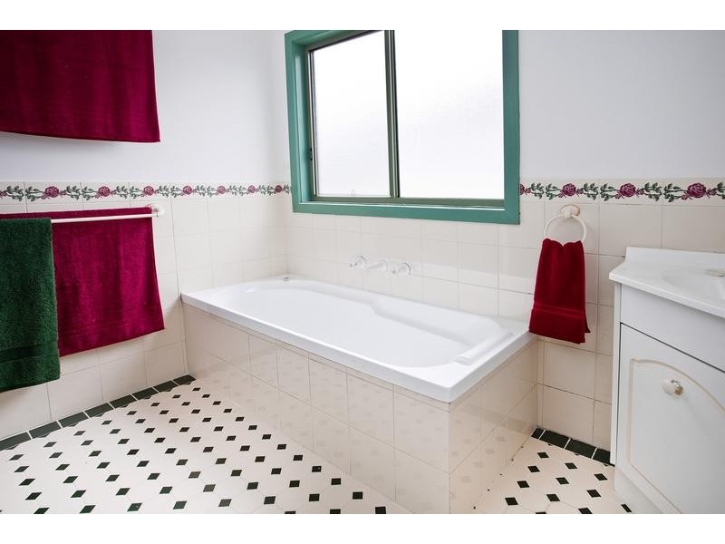 26 Grace Street, White Hills VIC 3550