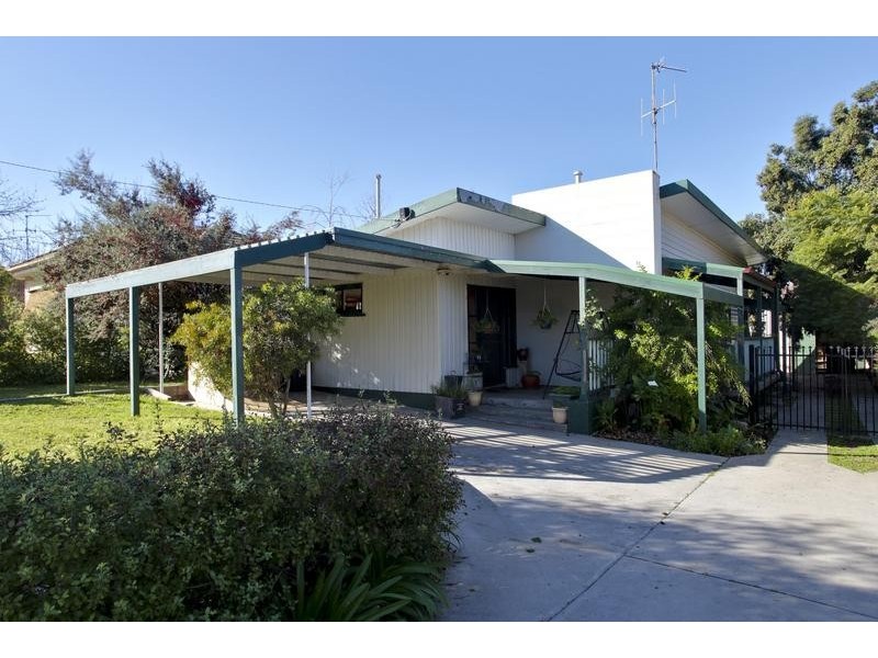 22 Clarence Avenue, Flora Hill VIC 3550