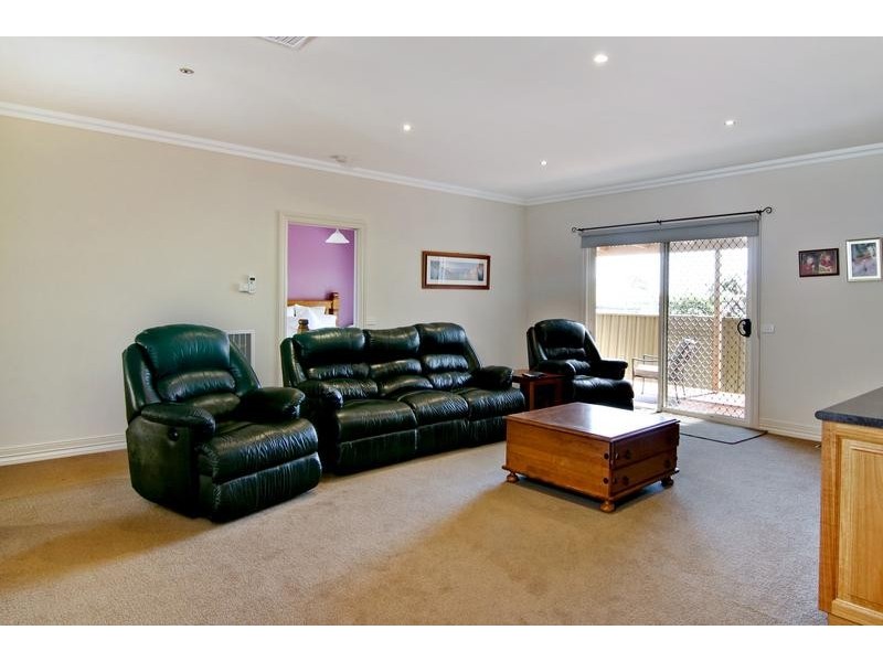 6 McMillan Street, Kennington VIC 3550