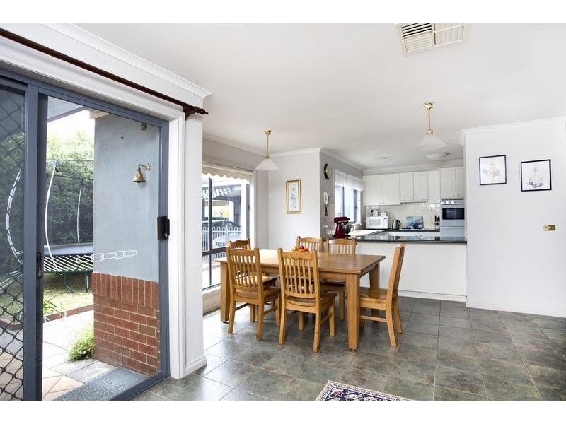 9 McCurrach Place, Strathdale VIC 3550