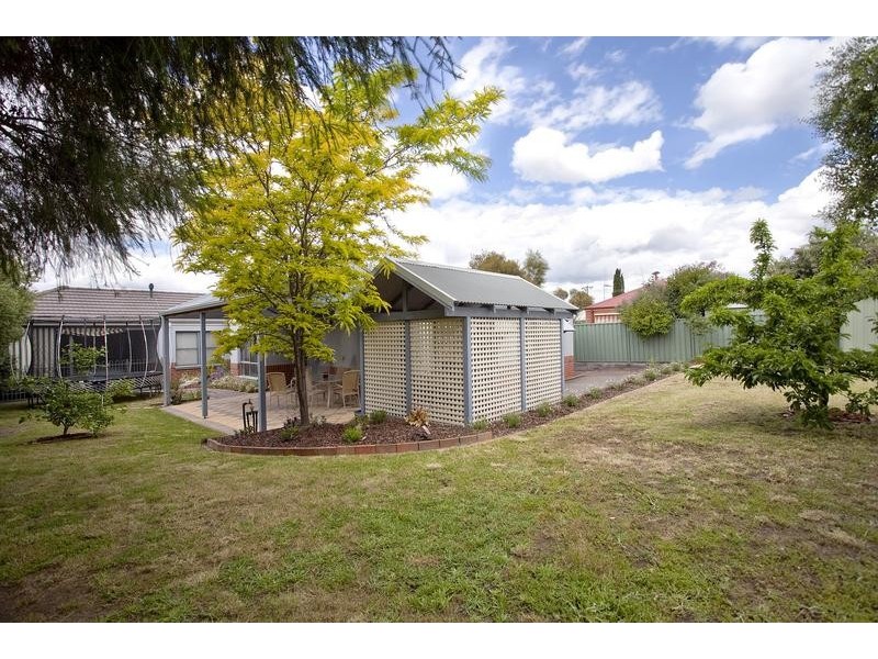 9 McCurrach Place, Strathdale VIC 3550
