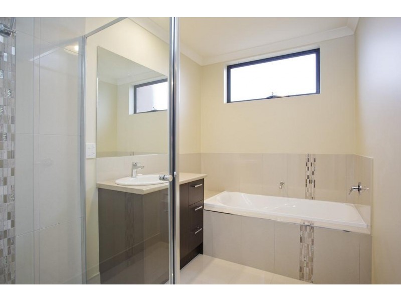 2/23 Alexander Street, Kangaroo Flat VIC 3555