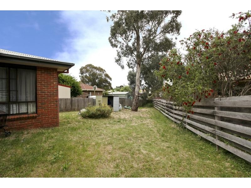1/5 Biggs Court, Flora Hill VIC 3550