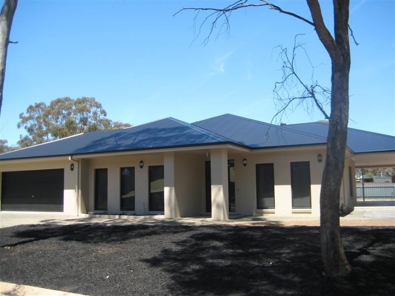 1a Tchumlock Court, Epsom VIC 3551
