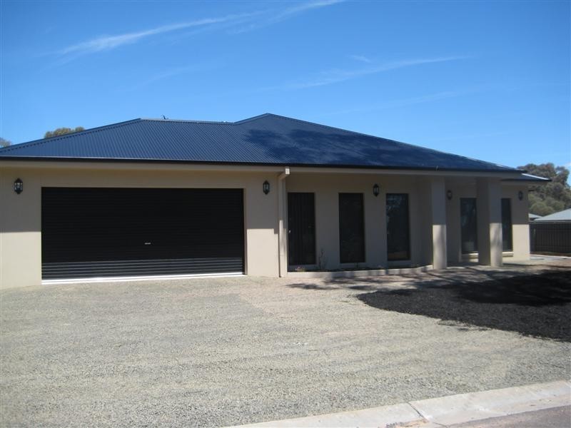 1a Tchumlock Court, Epsom VIC 3551