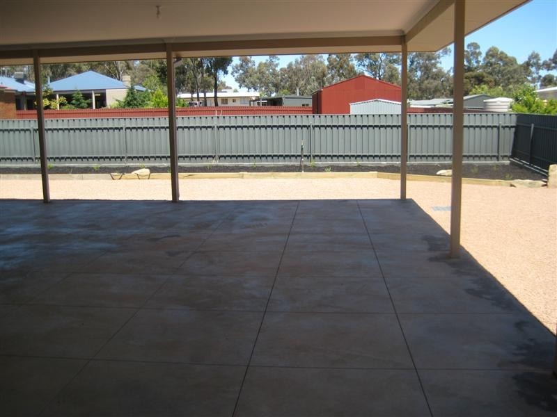 1a Tchumlock Court, Epsom VIC 3551