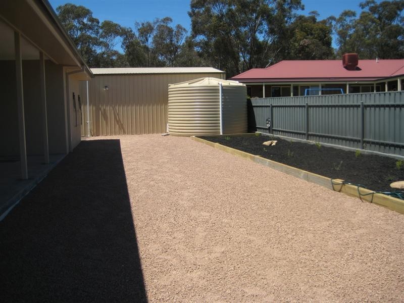 1a Tchumlock Court, Epsom VIC 3551