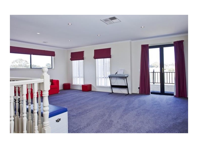 10 Domenica Drive, Junortoun VIC 3551