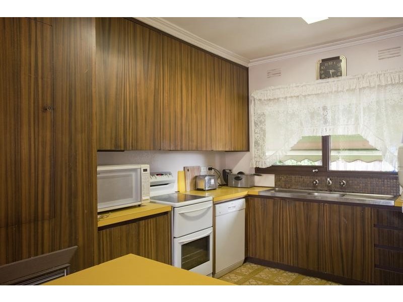 18 Osborn Avenue, Kangaroo Flat VIC 3555