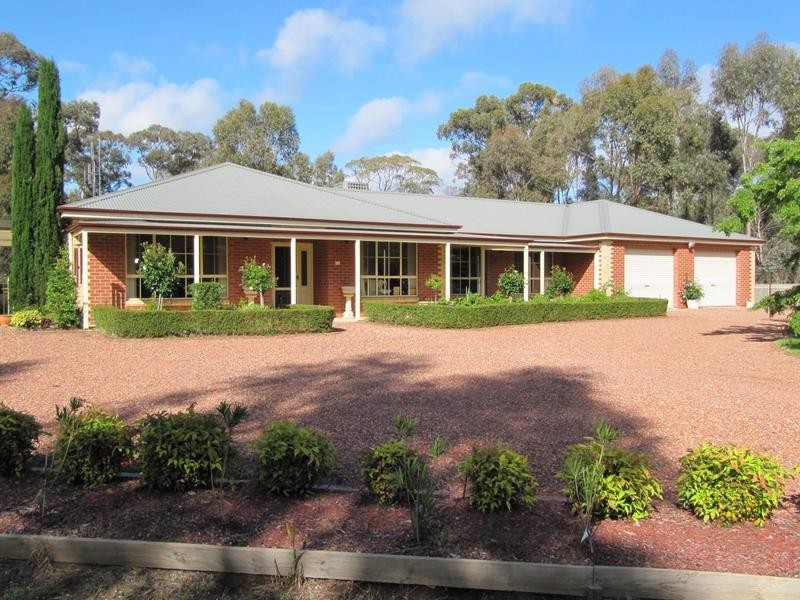 13 Kalinda Drive, Junortoun VIC 3551