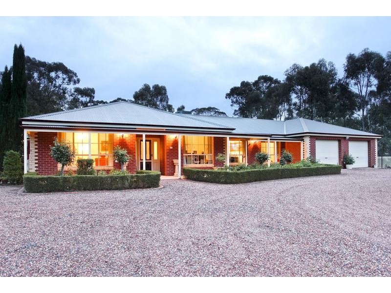 13 Kalinda Drive, Junortoun VIC 3551
