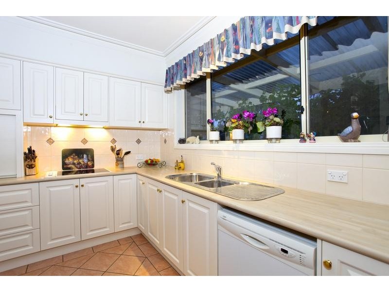 13 Kalinda Drive, Junortoun VIC 3551