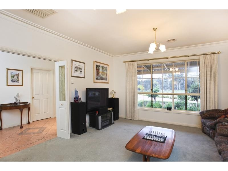 13 Kalinda Drive, Junortoun VIC 3551