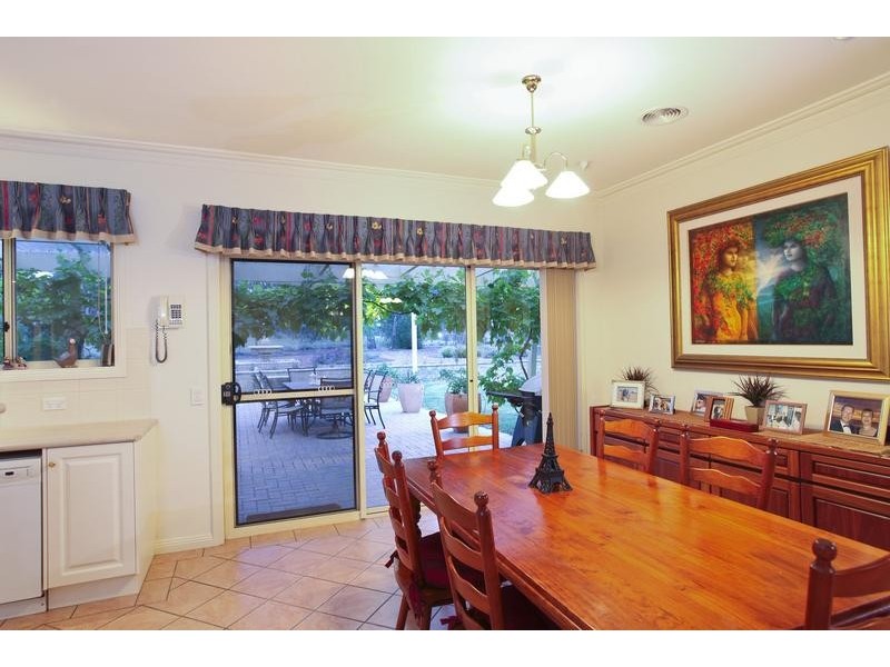 13 Kalinda Drive, Junortoun VIC 3551