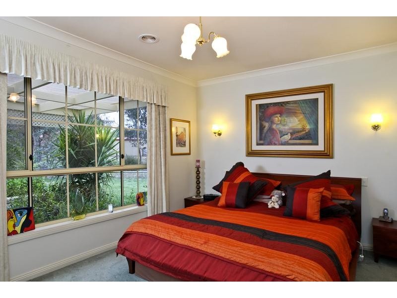 13 Kalinda Drive, Junortoun VIC 3551