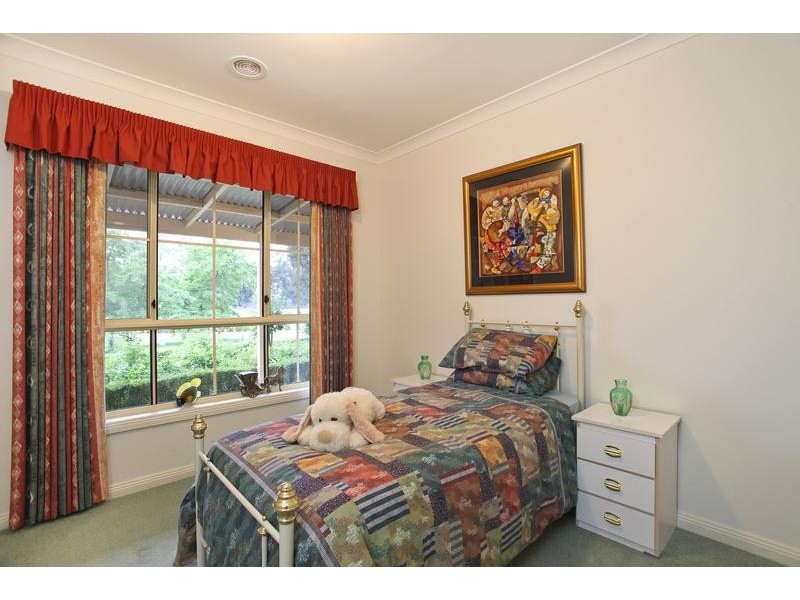 13 Kalinda Drive, Junortoun VIC 3551