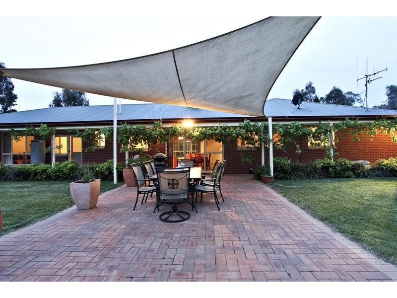13 Kalinda Drive, Junortoun VIC 3551