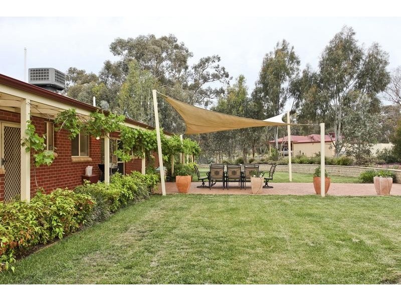 13 Kalinda Drive, Junortoun VIC 3551