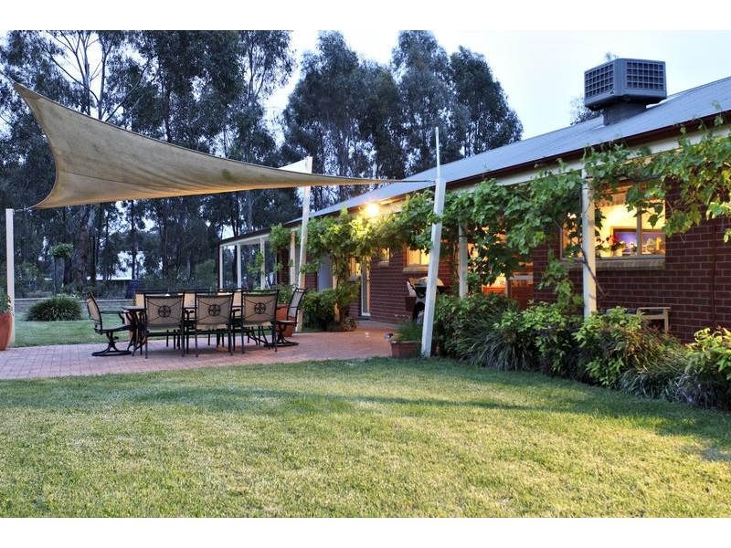 13 Kalinda Drive, Junortoun VIC 3551