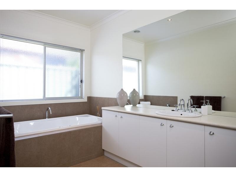 4 Exeter Place, Strathfieldsaye VIC 3551