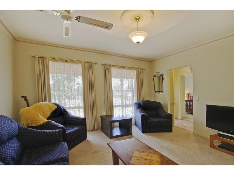 9 Cousins Street, Strathdale VIC 3550