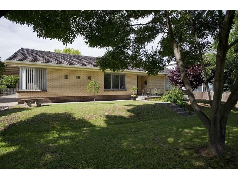 3 Oak Street, Eaglehawk VIC 3556