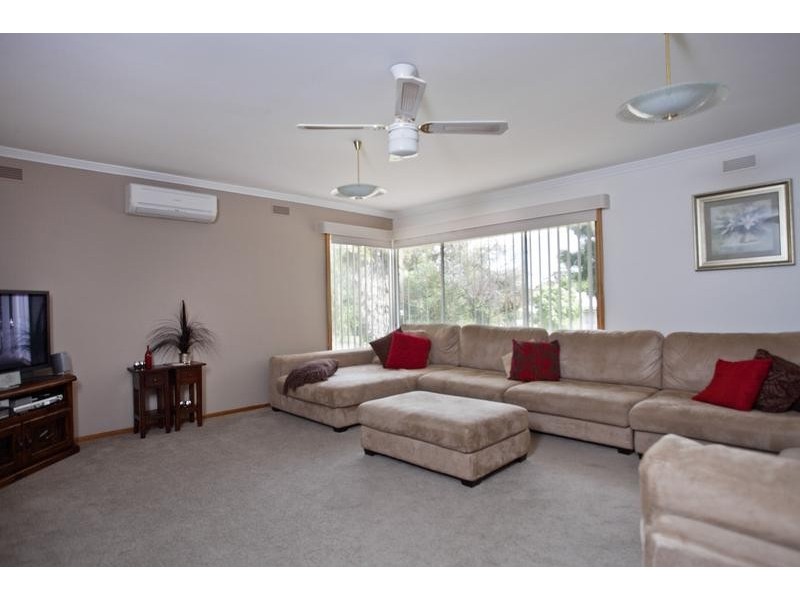 3 Oak Street, Eaglehawk VIC 3556
