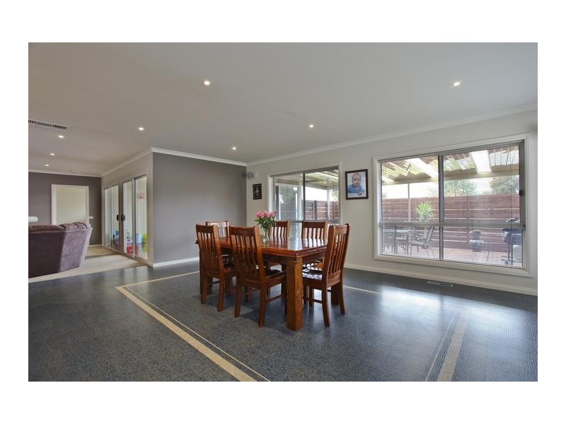 21 Jerribong Way, Kangaroo Flat VIC 3555