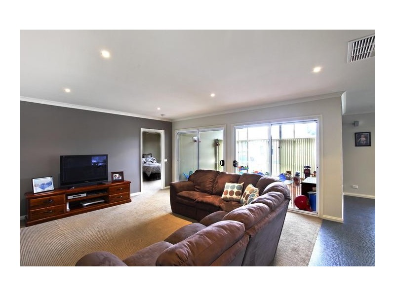 21 Jerribong Way, Kangaroo Flat VIC 3555