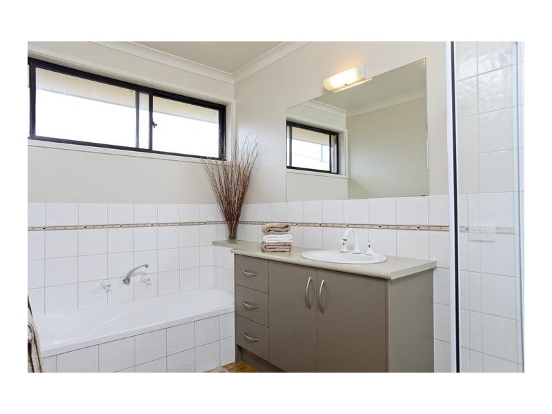 21 Jerribong Way, Kangaroo Flat VIC 3555