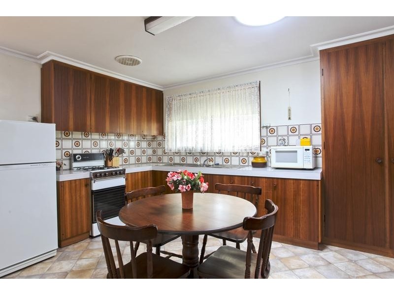 2/1 Nandina Court, Strathdale VIC 3550