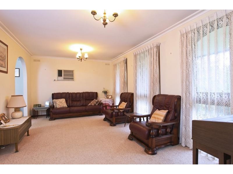 2/1 Nandina Court, Strathdale VIC 3550