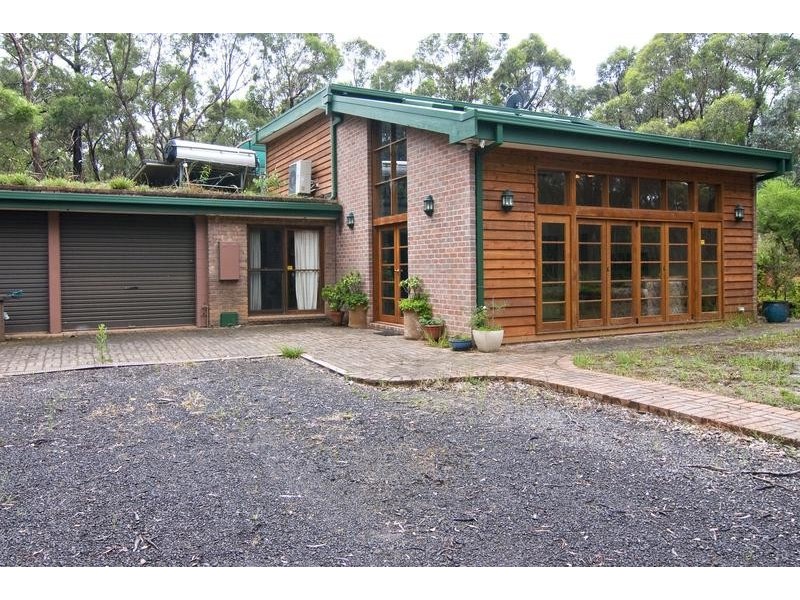 90 Carcoola Drive, Kangaroo Flat VIC 3555