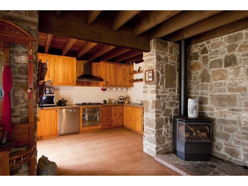 90 Carcoola Drive, Kangaroo Flat VIC 3555