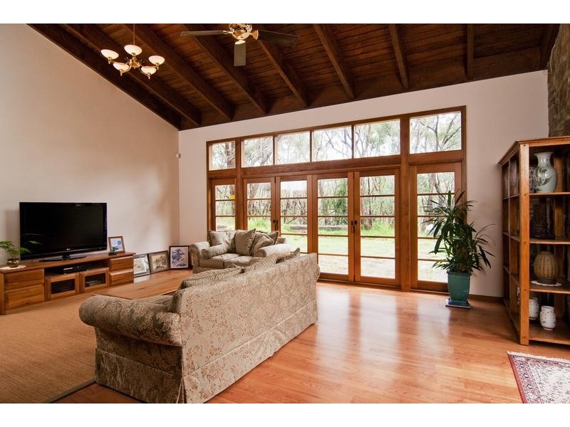 90 Carcoola Drive, Kangaroo Flat VIC 3555