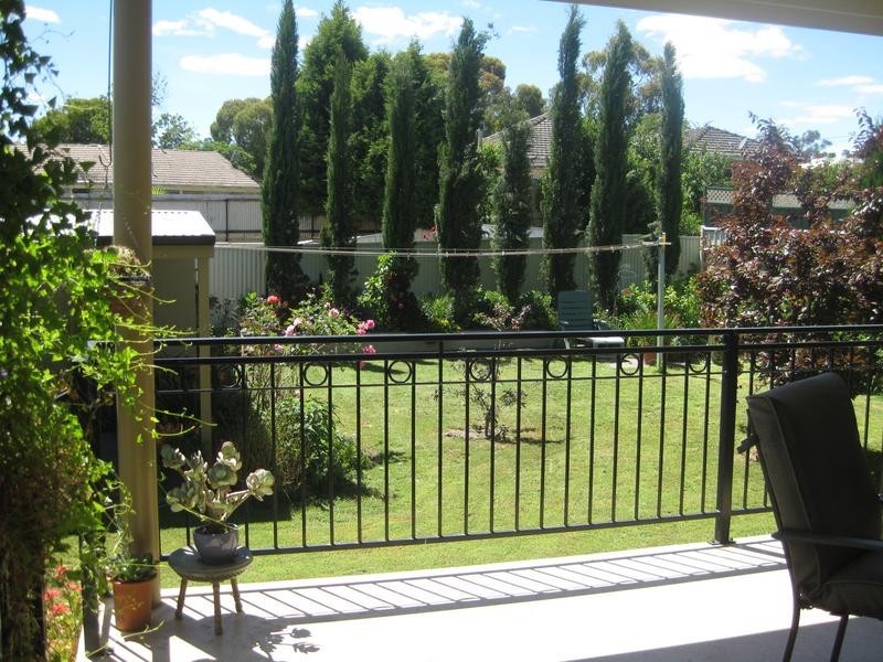 10 Putnam Avenue, Strathdale VIC 3550