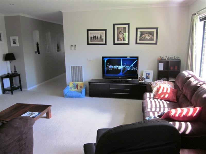 24 Waterview Drive, White Hills VIC 3550