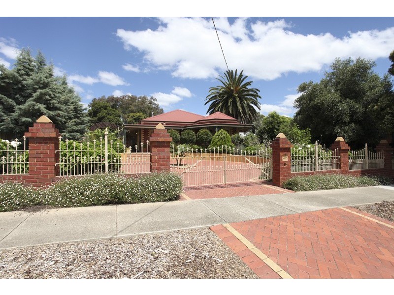 19 Horace Street, Quarry Hill VIC 3550