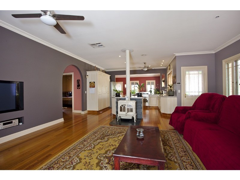 19 Horace Street, Quarry Hill VIC 3550