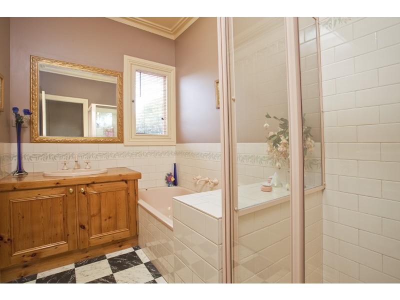 19 Horace Street, Quarry Hill VIC 3550