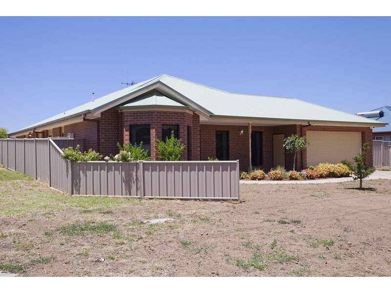 24 Bowles Road, Epsom VIC 3551