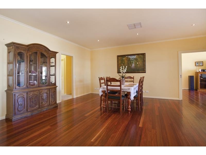 24 Bowles Road, Epsom VIC 3551