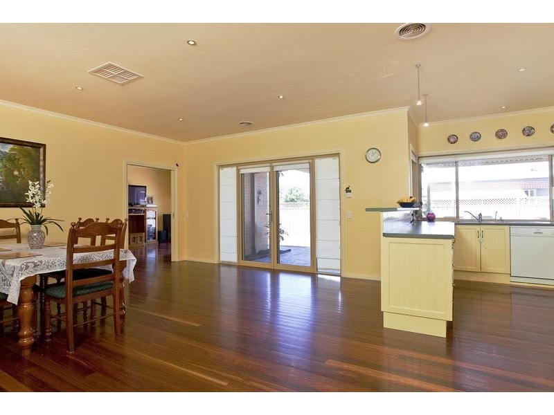 24 Bowles Road, Epsom VIC 3551