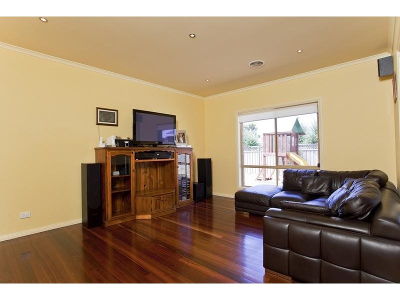 24 Bowles Road, Epsom VIC 3551