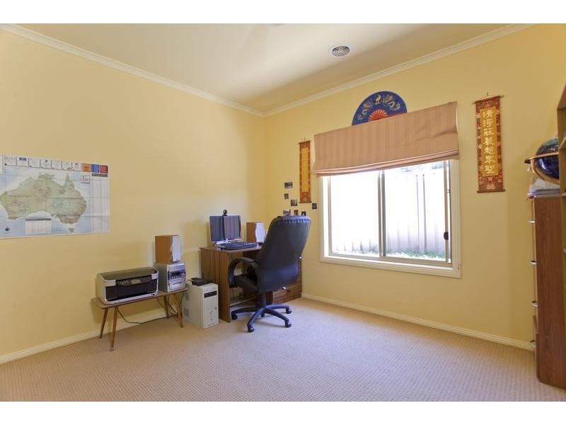 24 Bowles Road, Epsom VIC 3551