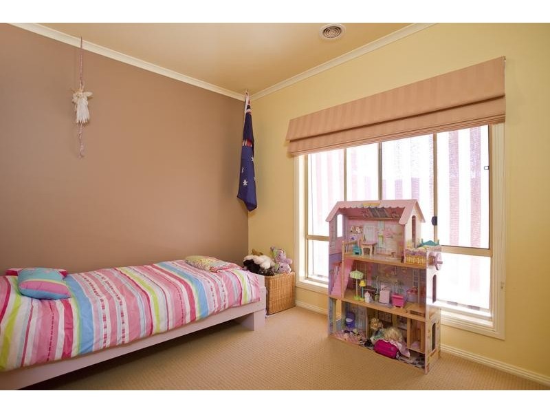 24 Bowles Road, Epsom VIC 3551